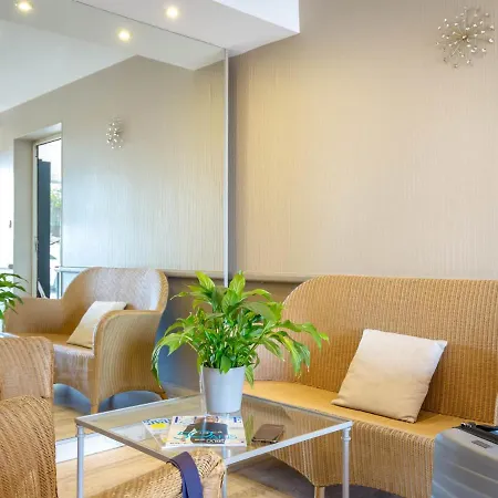 Ideal Centre-ville St-raphael, Climatise, Proche Et Commerces, Balcon, Wi-fi, Parking Optionnel - Fr-1-466a-35 * Saint-Raphael (Var)