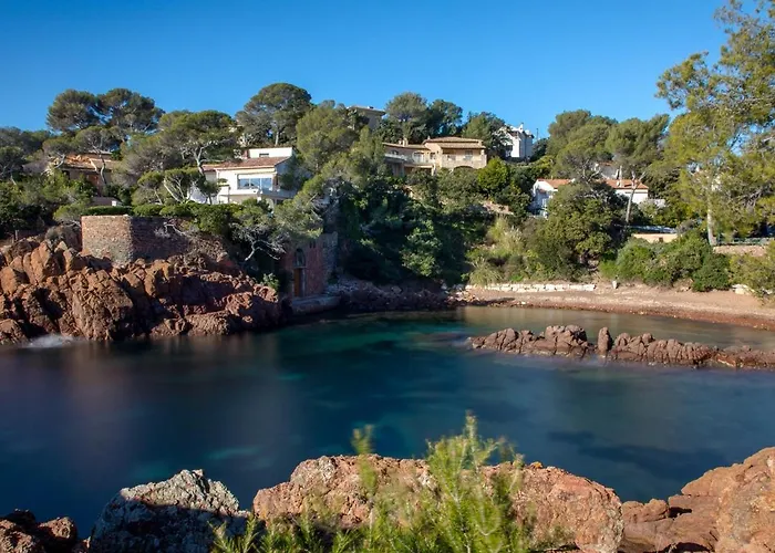 Ideal Centre-ville St-raphael, Climatise, Proche Et Commerces, Balcon, Wi-fi, Parking Optionnel - Fr-1-466a-35