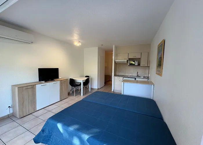 Daire Ideal Centre-ville St-raphael, Climatise, Proche Et Commerces, Balcon, Wi-fi, Parking Optionnel - Fr-1-466a-35 *