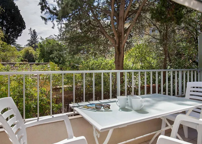 Апартаменти Ideal Centre-ville St-raphael, Climatise, Proche Et Commerces, Balcon, Wi-fi, Parking Optionnel - Fr-1-466a-35 *